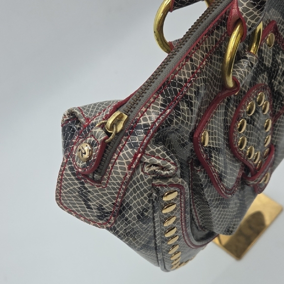 Elegant Snakeskin Patterned Handbag - Picture 7 of 16